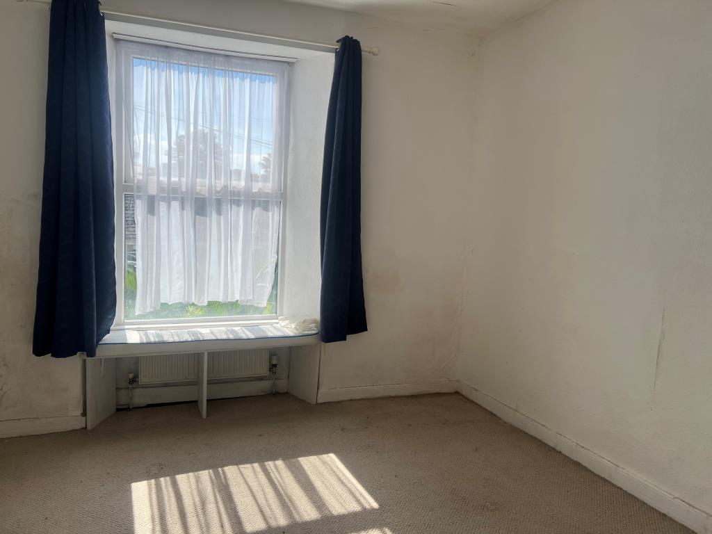 Lot: 151 - TERRACED HOUSE FOR UPDATING - Bedroom one